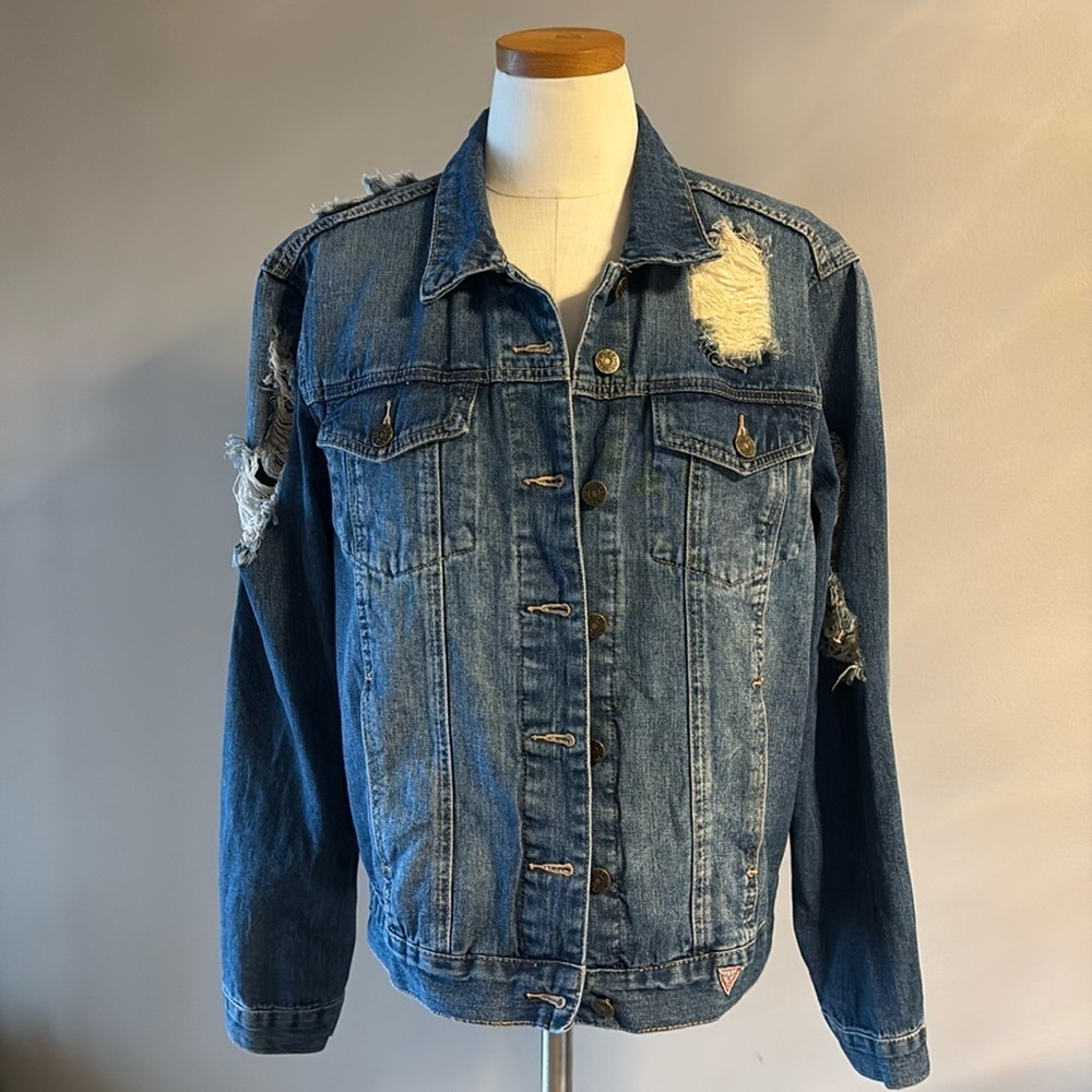 Guess women’s distressed / rip denim jean button up jacket / pockets casual  Med